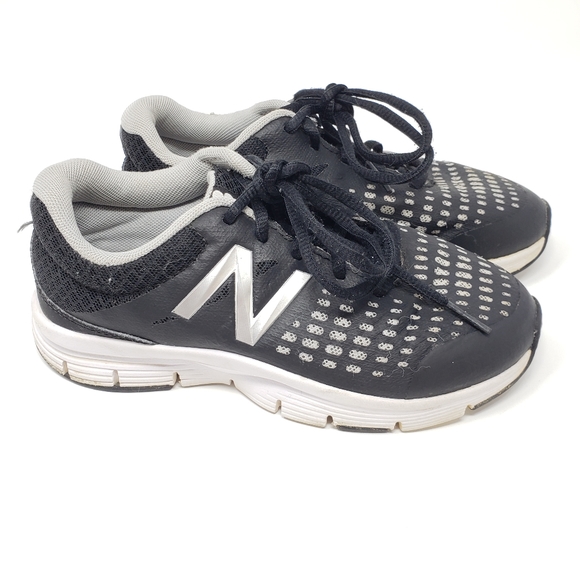boys black new balance shoes